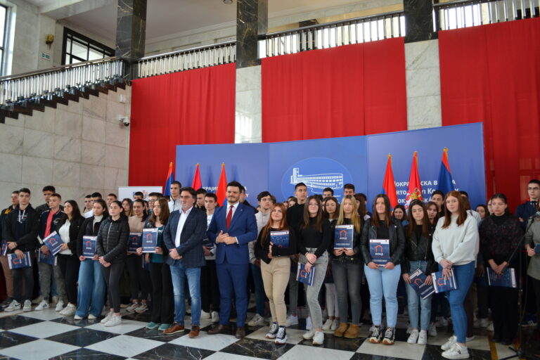 Четири милиона динара за најуспешније средњошколце