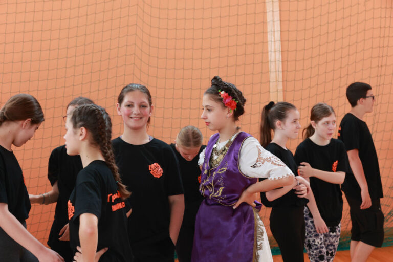 Матуранстки плес за крај школске године