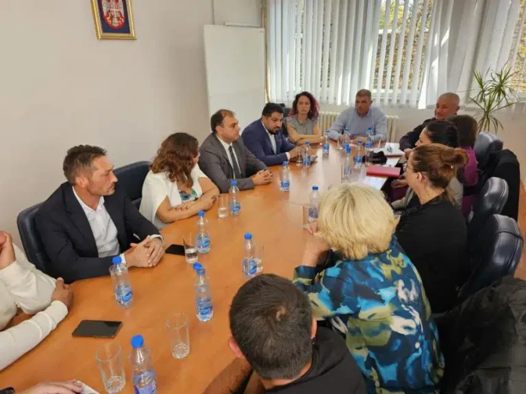 Општина Нова Црња била домаћин округлог стола са представницима институција и представницима Националног савета Рома