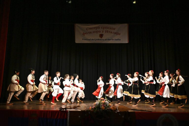 Министар Милићевић отворио је 6. смотру српског фолклора у Италији