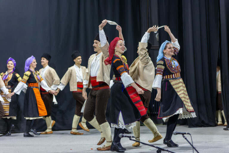 Фолклорни концерт у Накову обележен игром, песмом и емоцијама