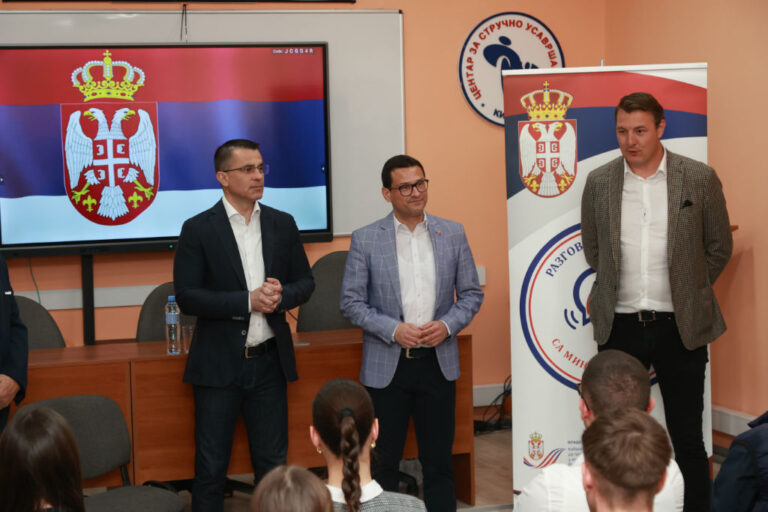 Разговор са младима у Кикинди о запошљавању и образовању