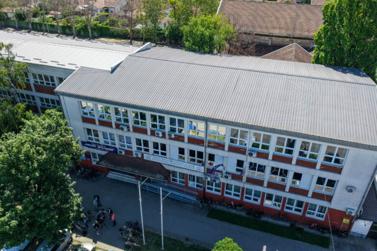 Завршена реконструкција крова у ССШ „Милош Црњански“ у Кикинди