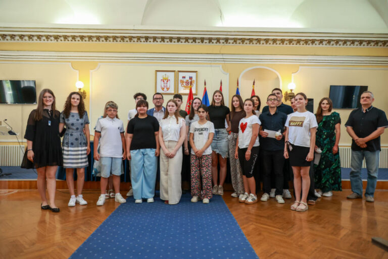 Награђени најбољи кикиндски ученици