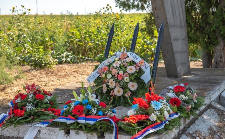 Одата пошта родољубима Ружи Шулман, Владимиру Коларову Кочи, Франку Самуелу Шандору
